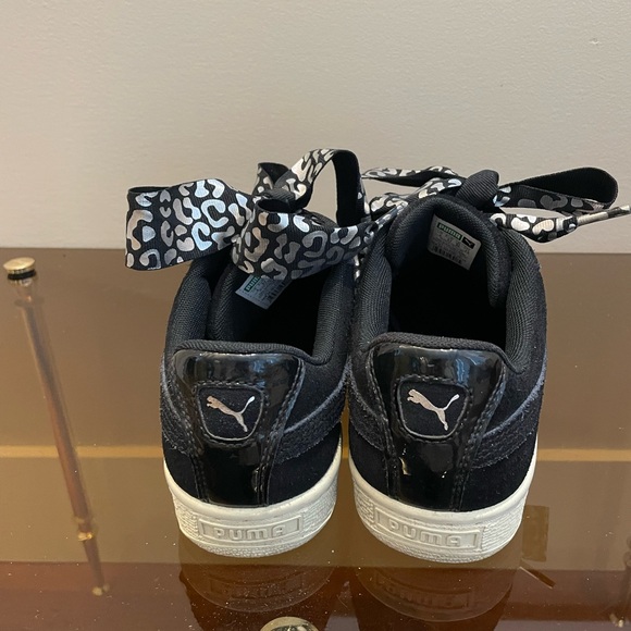 Stylish Black Puma sneakers in size 6 in excellent condition; material: Suede - Picture 4 of 4